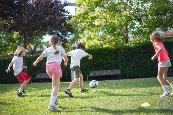 10 activités physiques adaptées aux enfants de 3 ans pour favoriser leur développement